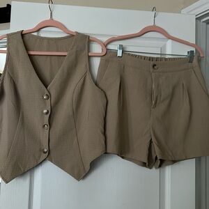 New - Cute beige short set